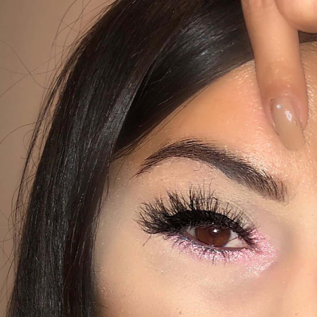 How Do You Remove Glue From False Eyelashes